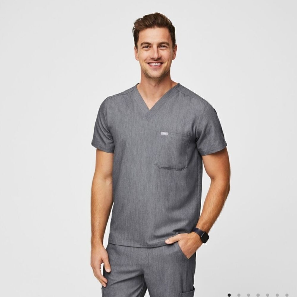 Figs Leon Three-Pocket Scrub Top Graphite XS